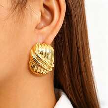 1 par de pendientes plisados de diseño de nicho, pendientes elegantes exagerados de estilo europeo y americano para mujeres - Dorado - Ver 1