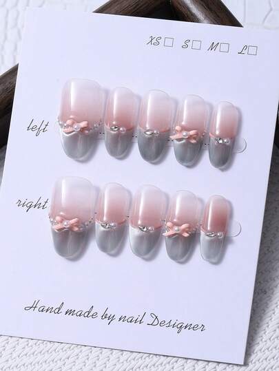 Bộ 10 móng giả hình oval thủ công kiểu Pháp Y2K màu xanh nhạt, đính nơ 3D và vẽ tay họa tiết mắt mèo lấp lánh chuyển màu. Bao gồm 1 miếng gel dẻo và 1 dũa móng. Hoàn hảo cho sử dụng hàng ngày cũng như hóa trang dự tiệc tại lễ hội âm nhạc Coachella, làm móng giả và các sản phẩm chăm sóc móng.