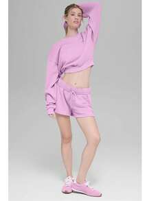 Alo Yoga Cropped Accolade Crewneck | Heavyweight Soft French Terry | Luxe Brushed Interior | Drop-Shoulder Relaxed Fit | Iconic Chrome Logo Detail | The Ultimate Street-To-Studio Staple - 粉色 - 查看 5