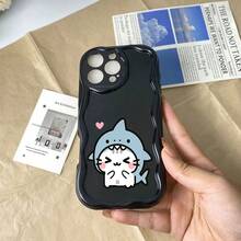 複数のAppleスマートフォンシリーズに対応。特殊なTPU素材を使用し、湾曲したエッジデザインが滑らかで快適なグリップ感を提供します。ソフトシェル素材は落下や衝撃に効果的に耐え、スマートフォンをしっかりと保護します。
 シャークぬいぐるみ風キャラクターケース  11  17e 手机壳  17e 手机壳 家族、恋人、友人、そして子供たちへのプレゼントに最適です。  13 Pro Max/16 Pro/12/14 Pro Max/14/Apple  Air/12 Pro Max/16e/ 13 pro/14 Plus/16 Pro Max/15/15 Pro/17e/17 Pro/16 Plus/15 Pro Max/13/12 Pro/17/16/17 Pro Max/14 Pro/11 Pro/15 Plus/11 Pro Max - ブラック - チェックする 31