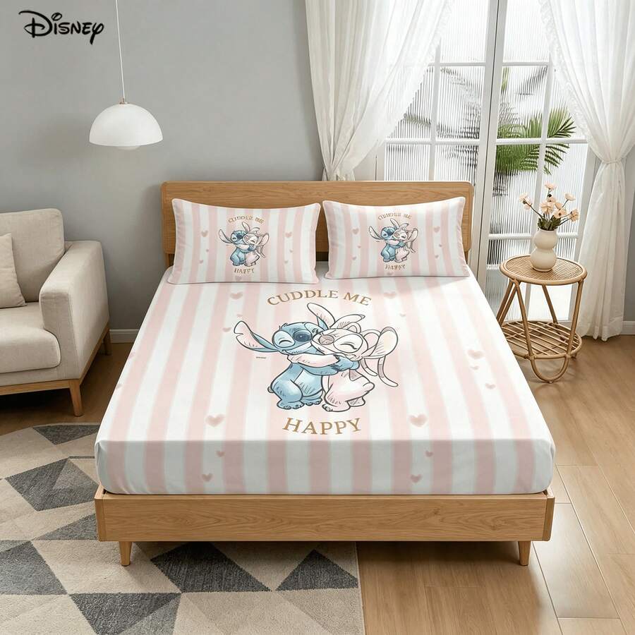 Bộ đồ giường Disney 3 món gồm ga trải giường và 2 vỏ gối in hình thiên thần Sweet Stitch đáng yêu, họa tiết trái tim sọc hồng. - Bộ ga trải giường vừa vặn - Xem 1