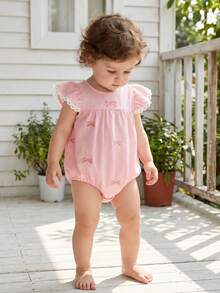 Mono de verano a rayas para bebé niña, con lindo bordado de lazo y mangas con volantes, ideal para recién nacidas y niñas pequeñas. - Rosa - Ver 4