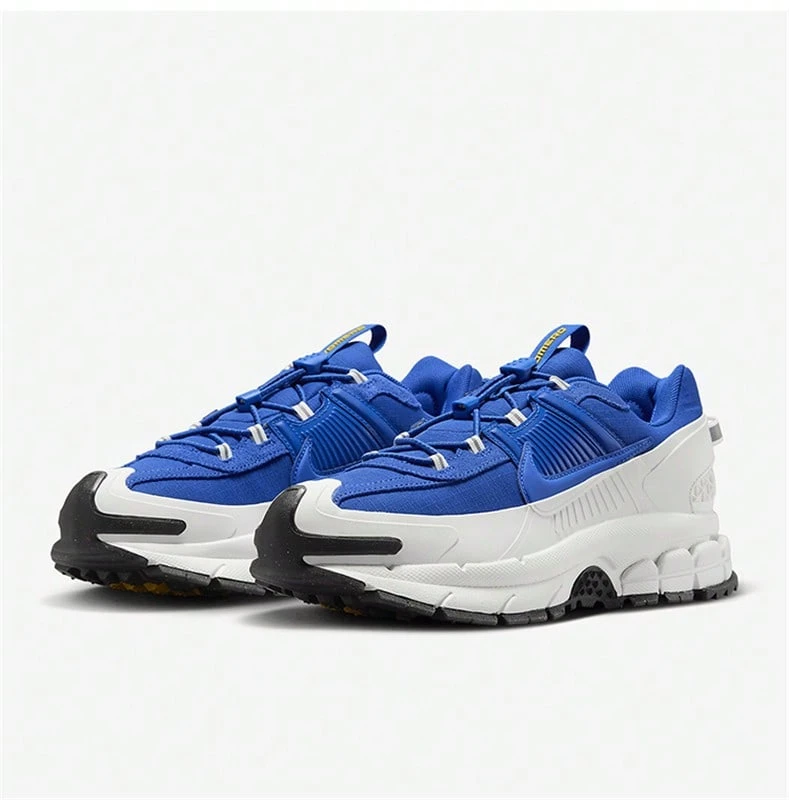 Nike 轻便、舒适、耐穿的 Zoom Vomero Roam 休闲运动鞋 FV2295-400 - 白藍色 - 查看 1