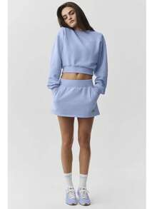 Alo Yoga Cropped Accolade Crewneck | Heavyweight Soft French Terry | Luxe Brushed Interior | Drop-Shoulder Relaxed Fit | Iconic Chrome Logo Detail | The Ultimate Street-To-Studio Staple - Màu xanh bụi bặm - Xem 6
