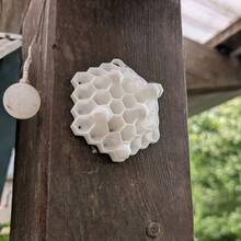 逼真黃蜂捕鼠器－戶外懸掛式六角形黃蜂巢附掛鉤，適用於花園、露台或農場－耐用材質，仿生昆蟲驅趕設計，結構堅固，園藝愛好者的必備品 - A - 查看 7