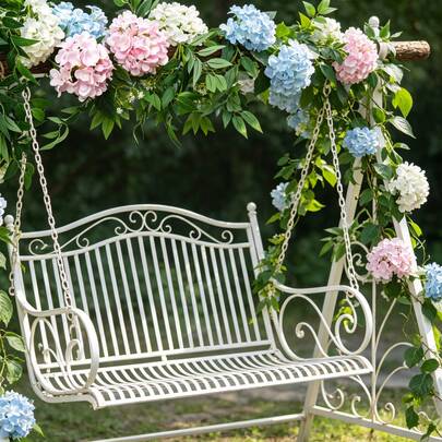 Spring And Summer Styled Faux Hydrangea Wreath With Vivid Green Plants, Delicate Artificial Floral Ornament For Home Wall, Wedding Scenery And Pastoral Style Space Layout.