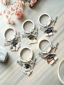 Bộ 15/45 móc khóa tốt nghiệp 2026 unisex, móc khóa hình mũ tốt nghiệp giọt dầu bằng hợp kim dễ thương, quà lưu niệm lễ tốt nghiệp, móc khóa huy hiệu tốt nghiệp, mặt dây chuyền ba lô/túi xách, phụ kiện xe hơi, dây đeo thẻ ID kiểu Gothic Y2K dễ thương, phụ kiện xe hơi, Giáng sinh (5 móc khóa, 5 thiệp cảm ơn, 5 túi dây rút, 15 móc khóa, 15 thiệp cảm ơn, 15 túi dây rút) - Nhiều màu - Xem 6