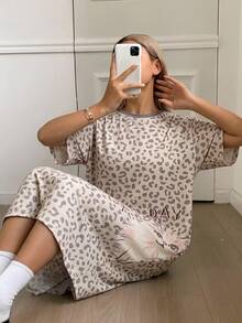 女士不对称豹纹猫咪图案圆领睡裙，宽松短袖睡衣 - 粉色 - 查看 2