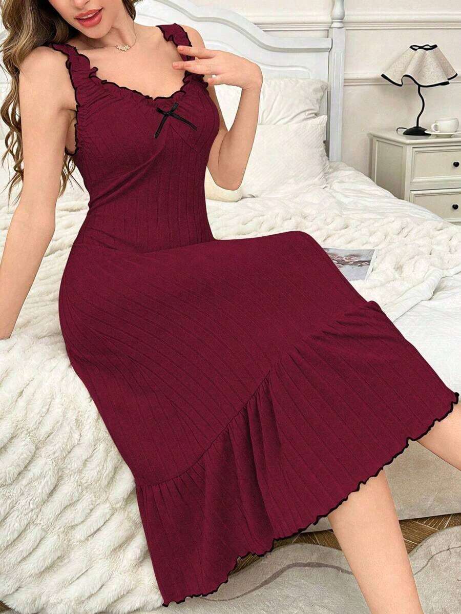 Snug Reverie Camisón informal para mujer con textura de punto, decoración de moño, dobladillo plisado y tirantes anchos - Burdeos - Ver 1