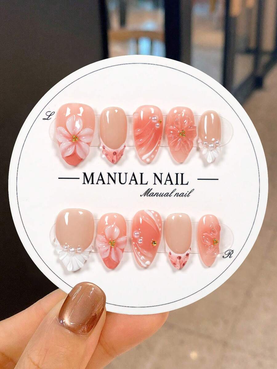JUTI Ongles faux à presser courts en amande 100% faits main, dégradé œil de chat rose nude et marron avec fleur 3D sculptée à la main, perles et perles dorées, brillants pour mariage, rendez-vous, port quotidien en été, set avec lime à ongles et gel de colle - Multicolore - Voir 1