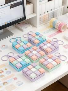 1 pieza Mini teclado mecánico llavero, accesorio portátil de escritura, adecuado para viajes y uso en la oficina. Este llavero (con botones y cadena de colores) está diseñado específicamente para entusiastas de la escritura, color y estilo aleatorios - A - Ver 2