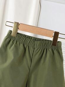 Bộ đồ thường ngày cho bé trai gồm áo thun không tay cổ tròn in hình khủng long kẻ sọc và quần short. - Màu xanh lá cây đậm - Xem 5