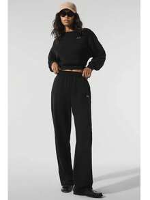 Alo Yoga Cropped Accolade Crewneck | Heavyweight Soft French Terry | Luxe Brushed Interior | Drop-Shoulder Relaxed Fit | Iconic Chrome Logo Detail | The Ultimate Street-To-Studio Staple - Black - View 6