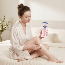 Vaseline 凡士林烟酰胺亮肤润肤乳 200ml + 润唇二合一（浪漫樱花 & 玫瑰花蕾） - 保湿、不油腻、柔滑亮泽套装 - 1pc菸鹼醯胺+2pcs櫻花味 - 查看 9