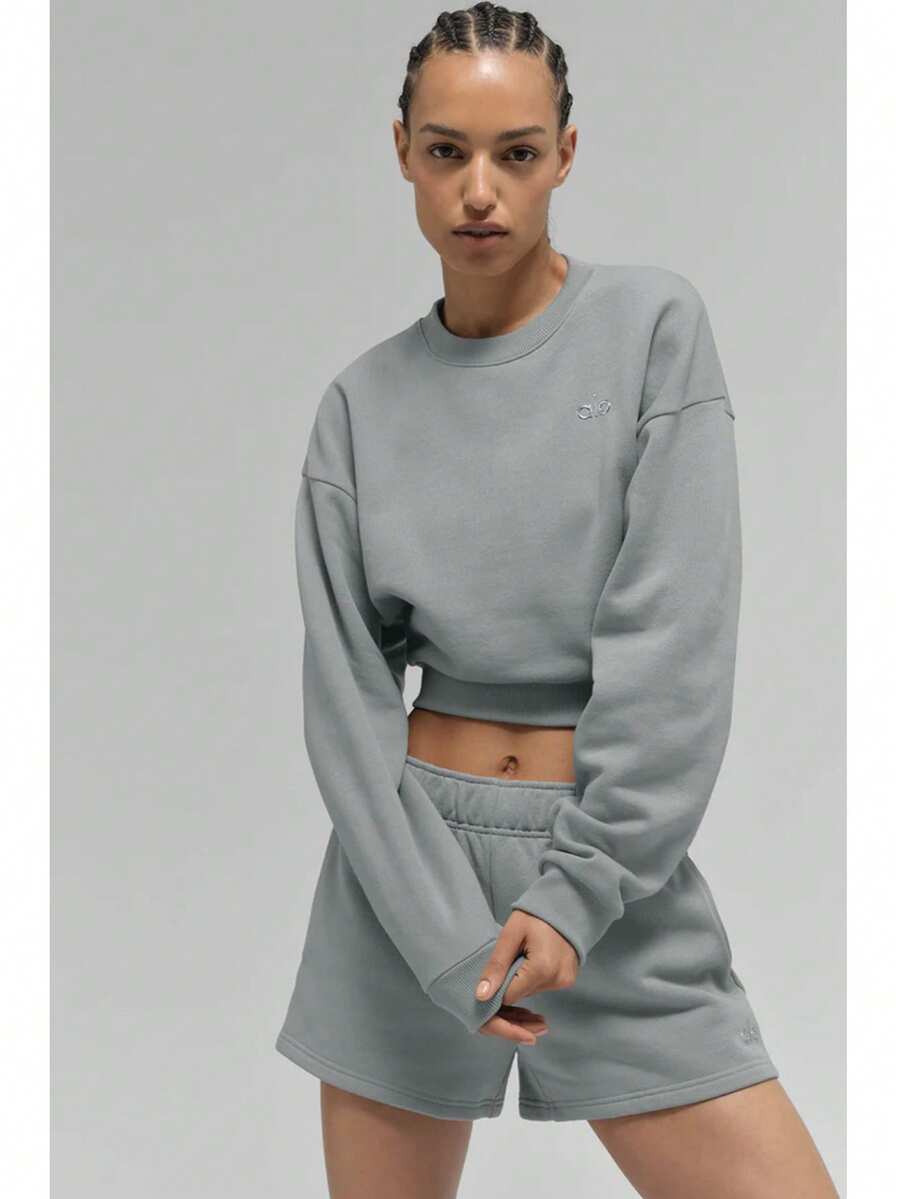 Alo Yoga Cropped Accolade Crewneck | Heavyweight Soft French Terry | Luxe Brushed Interior | Drop-Shoulder Relaxed Fit | Iconic Chrome Logo Detail | The Ultimate Street-To-Studio Staple - Xám Ánh Trăng - Xem 1