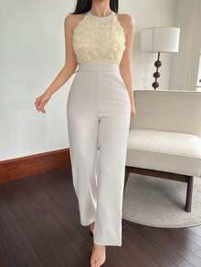 Mono Mujer Beige Premium, Cuello Halter Sin Mangas, Parte Superior Con Rosas 3D, Cintura Alta, Pierna Ancha Larga, Tejido Transpirable Suave Antiarrugas, Estilo Chic Elegante Ideal Para Eventos Citas, Combinaciones Con Sandalias Brillantes Modernas - Beis - Ver 3