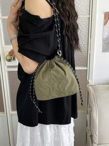 时尚水桶包，尼龙运动男女通用多功能包，轻便休闲抽绳小包，粗绳单肩斜挎包，日式福袋 - 橄欖綠 - 查看 4