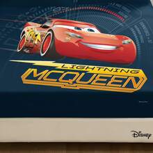 Bộ ga trải giường 3 món Disney Cool Lightning McQueen 95 Graphic gồm 1 bộ và 2 vỏ gối, màu xanh đậm cổ điển, chủ đề đua xe. - Bộ ga trải giường vừa vặn - Xem 2