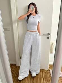 Conjunto de dos piezas básico  2026: camiseta corta ajustada manga corta + pantalón ancho holgado negro, ideal para verano y uso diario casual - Gris - Ver 2