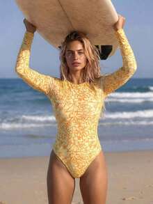 Mono de baño de manga larga para mujer color rosa con estampado floral tropical, protección UV y diseño ajustado, ideal para surf, playa y vacaciones de verano - Amarillo claro - Ver 2
