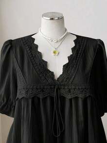Vestido casual, lindo y retro para fiesta o vacaciones, con cuello en V, encaje, parches, mangas cortas con volantes y cintura con lazo, talla grande - Negro - Ver 5