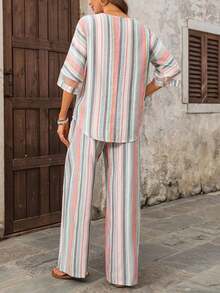 Conjunto de dos piezas para mujer color blanco sólido, blusa de manga corta con cuello en V y detalles de encaje + pantalones anchos, estilo elegante y fresco, ideal para verano, vacaciones, paseos costeros, uso diario y salidas relajadas - Multicolor - Ver 2