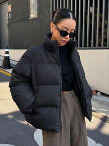 This Women's French-Style Coat Features A Stand-Up Collar Inspired By European And American Aesthetics And A Zipper Closure. Perfect For Valentine's Day Dates. A Wardrobe Essential For Spring And Summer Beach Weddings, Birthdays, And Vacations. Elegant And Comfortable, It's Perfect For Commuting, Professional Settings, And Business Casual Wear. It Flatters Your Figure And Is Versatile For Vacation And Back-To-School. Perfect For Street Style, Y2K-Inspired Gatherings, Dates, Beach Trips, At-Home Wear, And Travel. A Versatile Design, Perfect For Couples And Family Outfits. Suitable For Back-To-School Parties, Birthdays, Semester Breaks, Valentine's Day, New Year's Outfits, Holiday Tops, Women's Winter Wear, And Holiday Tops. Black Puffer Jacket. - 黑色 - 查看 1