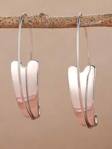 Inspired By Petal Design, The Earrings Feature Lightweight, Delicate And Smooth Curves, Presenting A Minimalist Modern Art Style. Suitable For Spring Picnics, Floral Art Exhibitions And Other Occasions. - Silver - View 3