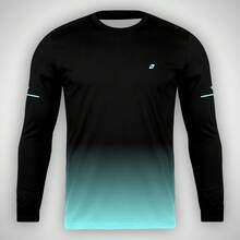 Men's Long-Sleeved T-Shirt With A Boat Neck, Made Of Polyester, Regular Length, Non-Stretch Fabric, And A Modern Ombré Print. - Dsport2 - View 4