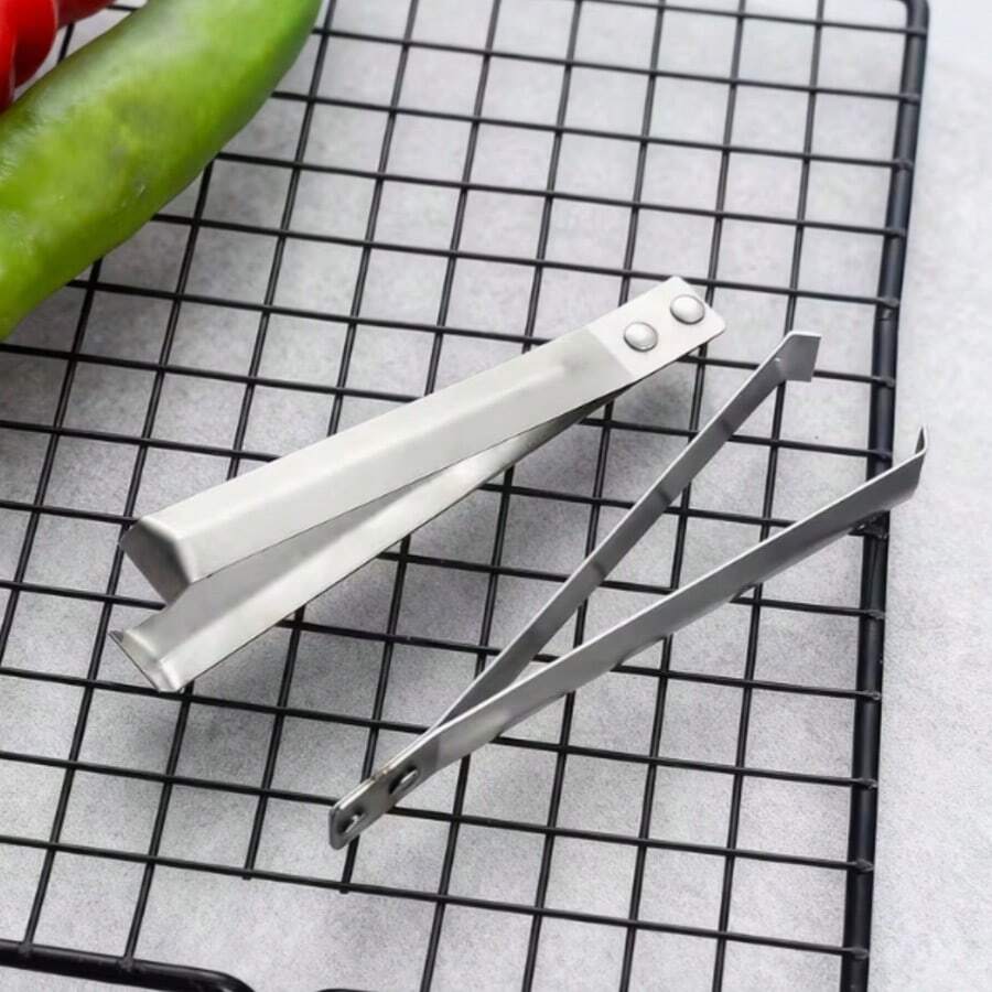 Multi-Function Stainless Steel Garlic Peeler. It Allows You To Quickly And Easily Remove Garlic Skins In The Kitchen. Designed With Tweezers, It Can Also Be Used To Remove Hair. This Is A Very Practical Kitchen Item.