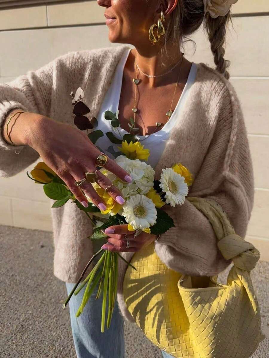 女款亮眼寬鬆落肩設計休閒針織開襟衫,活力風格,適合秋冬穿搭 - 駝色 - 查看 1