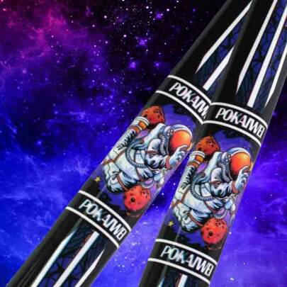 20OZ Black 8 Astronaut Pattern High-Tech Carbon Fiber 1/2 Pool Cue, Quick Joint, 12.5mm Rainbow Multi-Layer Leather Tip, Carbon Fiber Resistant To Deformation, Comfortable Feel, Suitable Snooker, 9-Ball Billiards, Gift For Billiard Enthusiasts