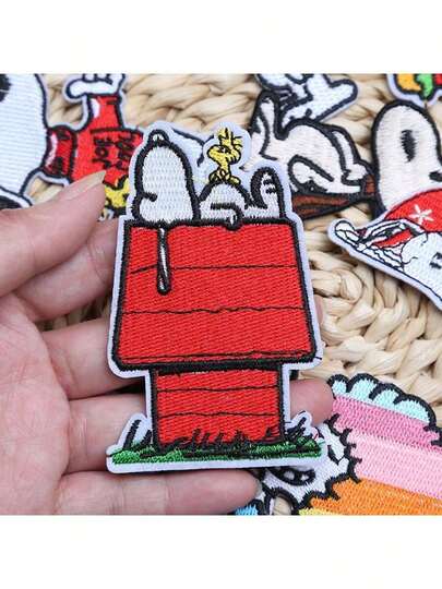  5 piezas Parches bordados con iconos en forma de corazón de perro Snoopy lindo para ropa DIY, parches para planchar, pegatinas de estilo aleatorio