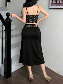 abyoxi Bộ đồ nữ gồm áo hai dây ren đen, dây mảnh, hở lưng, kiểu dây xương cá và chân váy đuôi cá cạp cao phối ren, gợi cảm và dịu dàng, trẻ trung, quyến rũ, thích hợp cho hẹn hò, tiệc tùng, sinh nhật, ăn tối, đi chơi đêm, tiệc cocktail, mùa xuân hè với áo crop top và chân váy midi. - màu đen - Xem 2