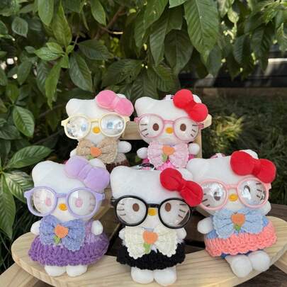 1件三丽鸥Hello Kitty毛衣连衣裙毛绒娃娃钥匙扣，可作配饰、送给朋友的礼物、汽车挂饰、包包挂件或节日礼物