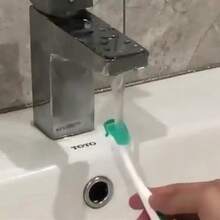 1 cái dụng cụ làm sạch lưỡi - Dụng cụ vệ sinh răng miệng không mùi, giúp hơi thở thơm mát và cải thiện vị giác, tay cầm tiện dụng, nhẹ nhàng với nướu nhạy cảm, thúc đẩy chăm sóc nướu khỏe mạnh, dụng cụ vệ sinh răng miệng, thiết kế thời trang, cấu trúc bền chắc. - Nhiều màu - Xem 8