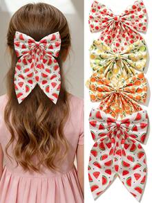 Conjunto de 4 Presilhas de Cabelo Coloridas e Doces com Estampa de Frutas Y2K: Melancia, Morango, Laranja e Limão. Acessórios perfeitos para meninas, ideais para passeios de verão, férias na praia, uso diário, volta às aulas, feriados, aniversários, formaturas, decoração de cabelo moderna, acessórios fofos, lembrancinhas de festa, presentes de formatura, presilhas de cabelo para meninas, presentes para meninas, coisinhas fofas, decorações de formatura. - Multicolorido - Ver 5