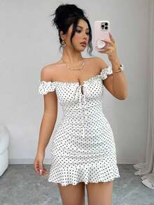 Vestido camisero con volantes en el bajo y hombros descubiertos, estilo vintage con estampado - Vestido entallado de línea A - Blanco y Negro - Ver 4