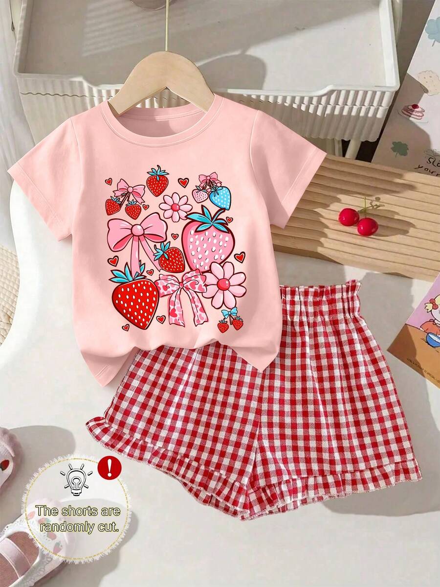 Bộ quần áo 2 mảnh dễ thương cho bé gái, in hình dâu tây và nơ, gồm áo thun mềm mại và quần short kẻ caro đỏ (độ dài ngẫu nhiên), thích hợp cho mùa xuân/hè và mặc hàng ngày. - Hồng - Xem 1
