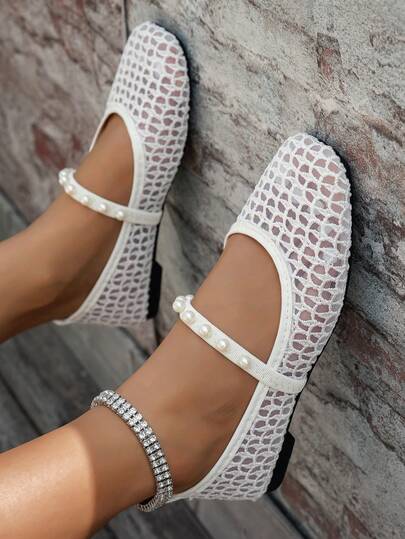 1 Paar schwarze Flache Schuhe für Mädchen in Große Größen, einfarbiges atmungsaktives Mesh-Material, quadratische Zehenform, weich und rutschfest, verstellbarer Riemen mit Perlendesign, modischer bohemian Urlaubsstil, Campus, süße Mary Jane Tanzschuhe, geeignet für Alltag, Festivals, Partys, Schule, Innen- und Außenbereich, Frühling/Herbst Neuheit