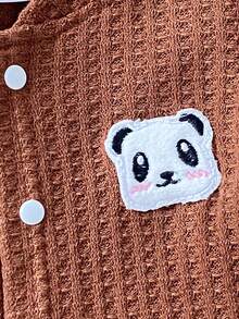Áo liền quần tay ngắn cổ tròn cổ điển cho bé trai, chất liệu vải jacquard, họa tiết hoạt hình dễ thương, thiết kế cài nút. - Màu Khaki - Xem 4