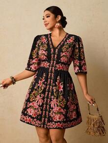 Vestido corto con estampado floral negro para mujer de talla grande, vestido corto con cuello en V, manga corta y cintura ceñida, vestido romántico para vacaciones en una isla a principios de primavera, vestido bohemio - Negro - Ver 1