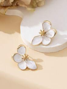 1 Pair Handmade Vintage Summer Fresh Sweet Gentle White Asymmetrical Half Flower Stud Earrings For Women - White - View 3