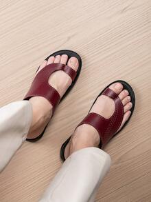 Sandalias casuales de hombre con patrón de líneas talladas, cómodas chanclas de suela blanda para la playa y el ocio - Marrón rojizo - Ver 2