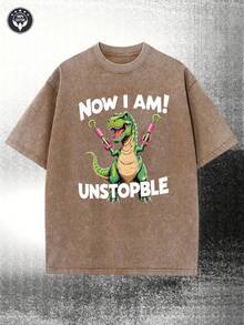 Ein 230G vorgewaschenes Vintage--Shirt in Schwarz, mit Oversized-Schnitt und einem Used-Look, zeigt eine leuchtend grüne Dinosauriergrafik, die einem Tyrannosaurus Rex ähnelt, mit rosa Roboterarmen und einem hellbraunen Bauch.enthält einen kräftigen weißen Text mit einem Bla - Dunkelgrau - Übersicht 7