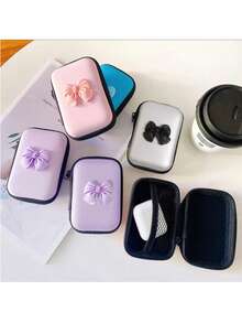 Bộ 6 món gồm sạc Apple, ốp bảo vệ, cáp dữ liệu, tai nghe có dây và tai nghe không dây, túi đựng EVA. - Bộ ví sáu món màu đen có nơ. - Xem 4
