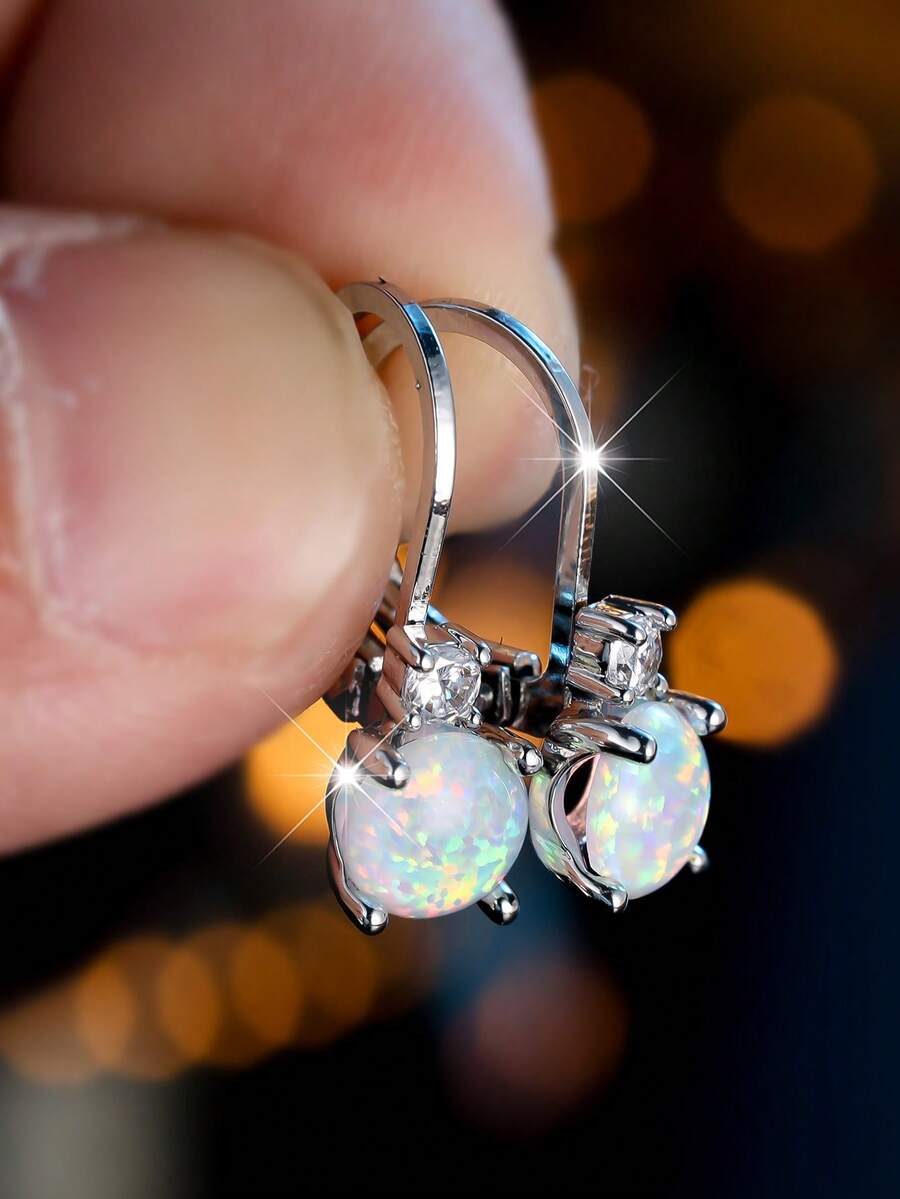 Vanel 1 Paar schicke, silbrige minimalistische Ohrringe, funkelnder runder synthetischer Opal mit CZ-Akzent, minimalistische Mode-Schmuckstücke für den täglichen Gebrauch - Silberweiß Opalweiß - Übersicht 1
