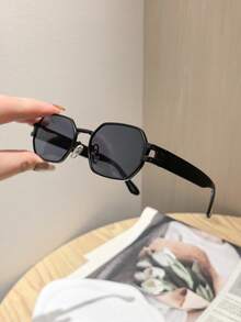 1副女士复古几何时尚眼镜，轻巧耐用的金属镜框，灰色镜片，适合休闲外出佩戴，附眼镜盒 - 彩色 - 查看 10