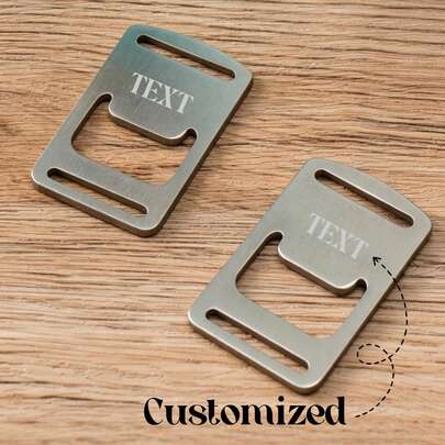 Dụng cụ mở nắp chai bằng thép không gỉ khắc laser theo yêu cầu - Tùy chỉnh với văn bản của riêng bạn, tải lên tên, ngày kỷ niệm hoặc khẩu hiệu cá nhân. Bền, nhỏ gọn và phẳng, dụng cụ mở nắp chai bia lý tưởng cho bạn bè, gia đình, đám cưới, tiệc tùng, quán bar, sử dụng tại nhà và ngoài trời.