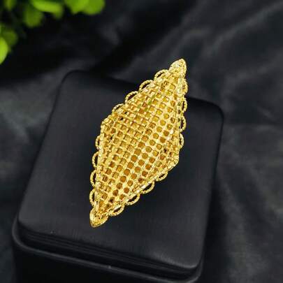 1 Stück modischer goldplattierter Kupfer-Hohlgitter-Muster-Ring für Frauen, geeignet für den Zeigefinger, für Europa und Amerika, den Nahen Osten, Dubai, Braut, Hochzeit, Party, Date, Valentinstag, Muttertag, Feiertags-Geschenk, Accessoire
